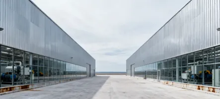 Industrial manufacturing building with insulated panels
